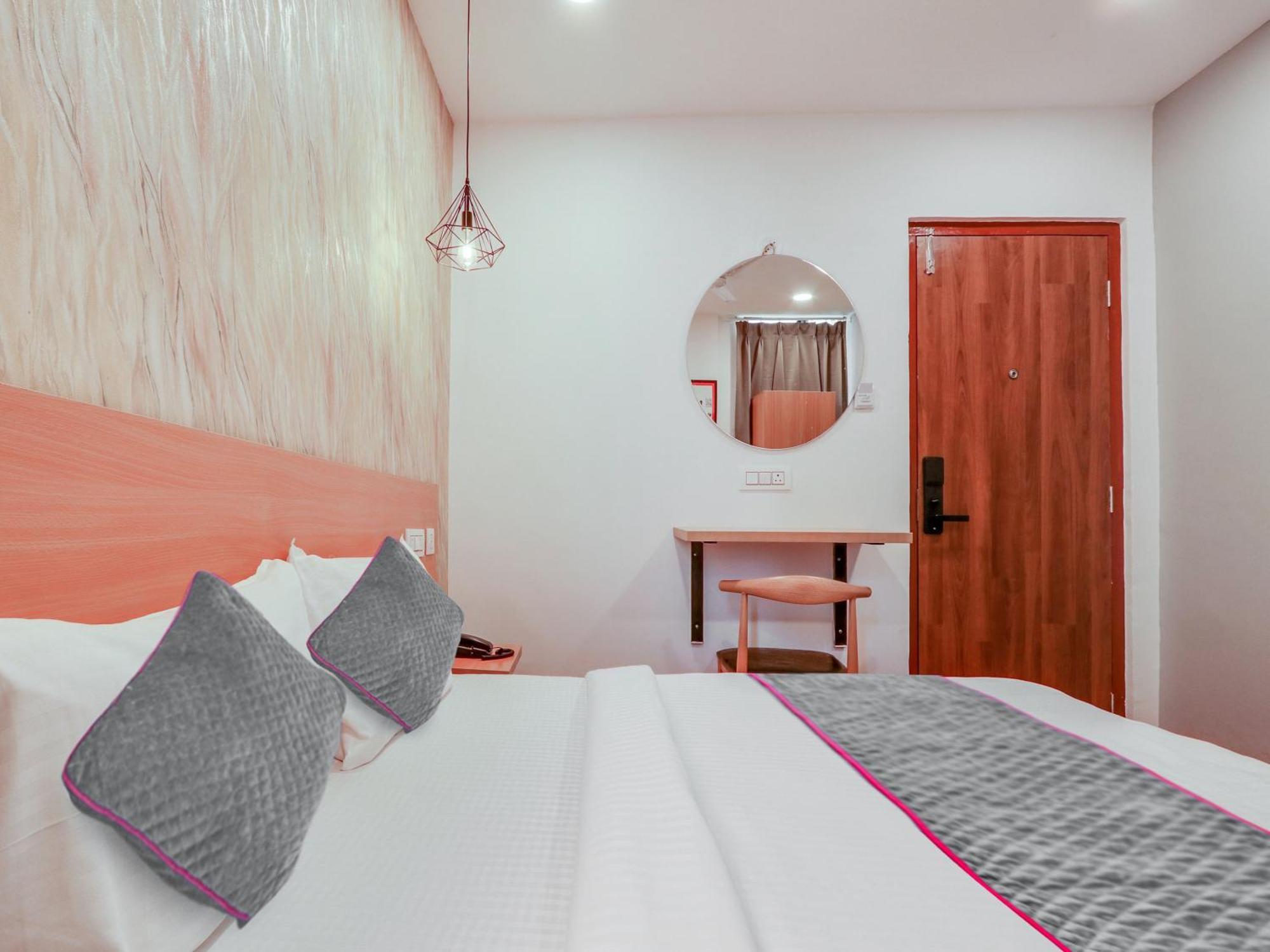 Hotel Townhouse Casa Grand Hyderabad Esterno foto